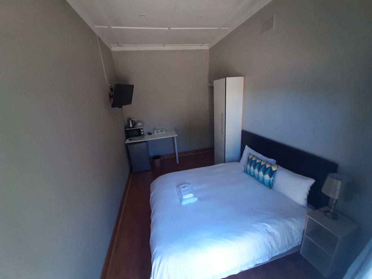 Lux Rooms on 37 - Housity