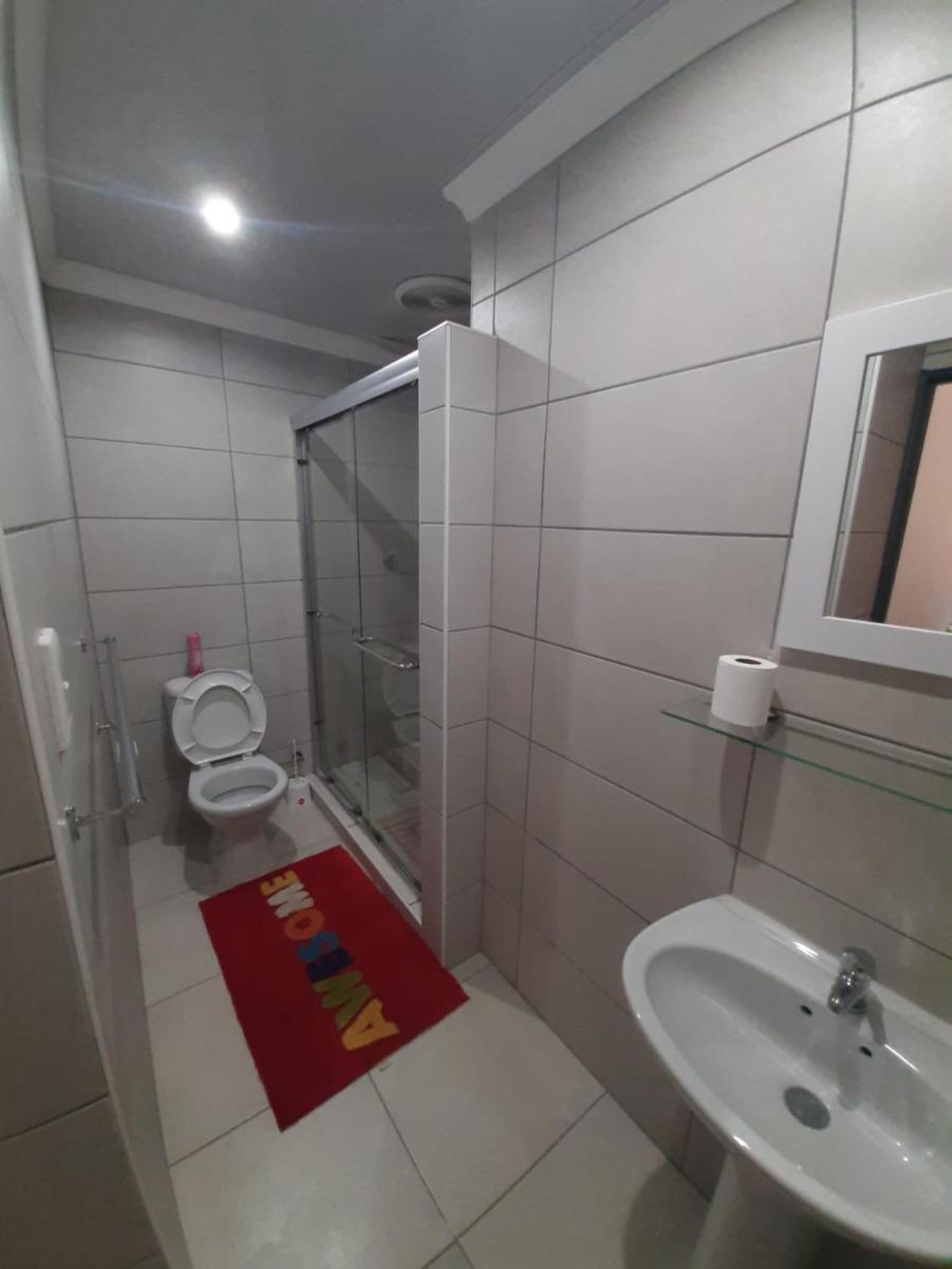 Lux Rooms on 37 - Housity