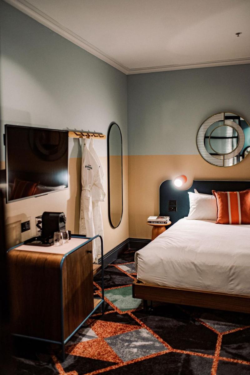 Stay at Hotel Steyne - Housity