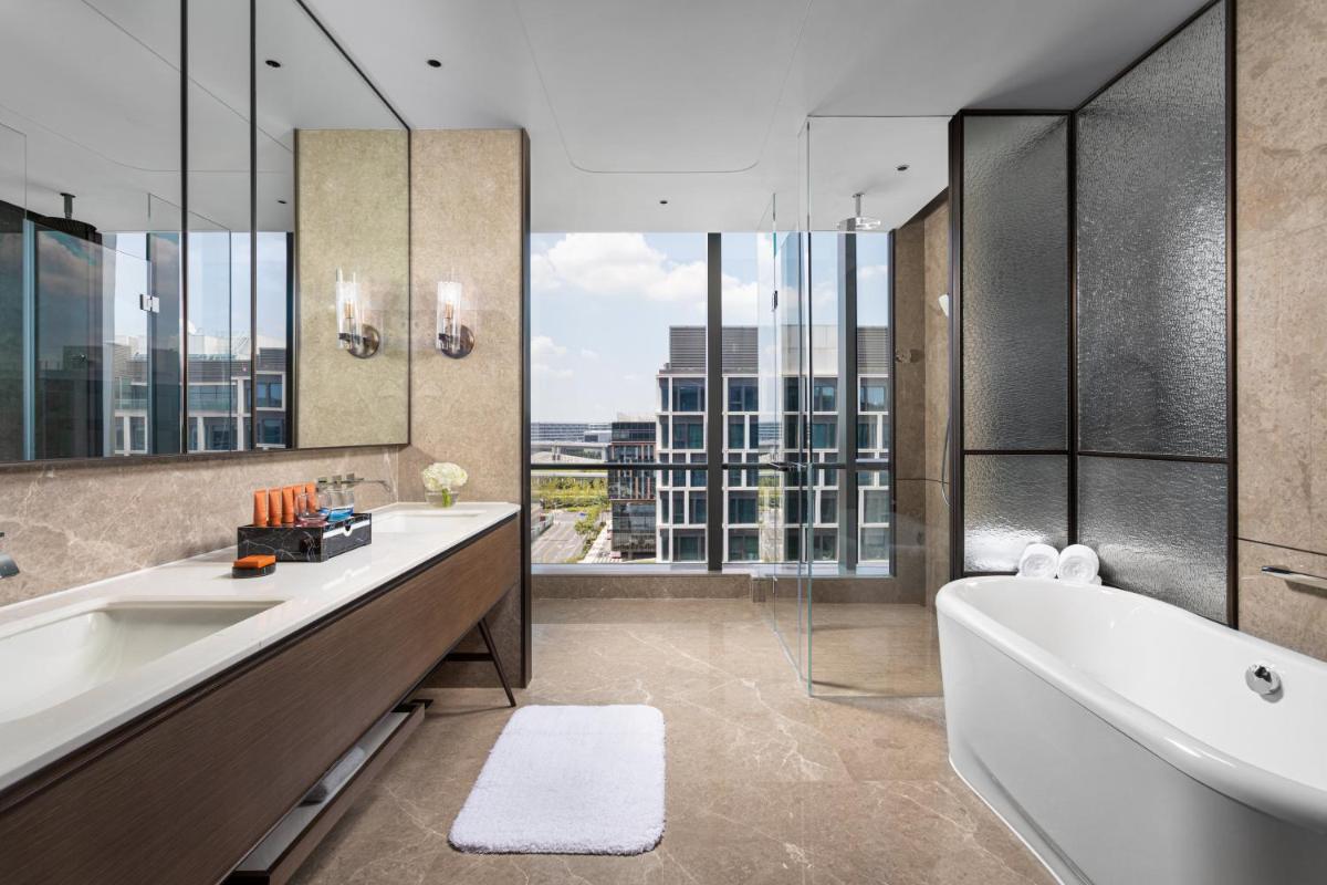 Crowne Plaza Shanghai Hongqiao, an IHG Hotel - Housity