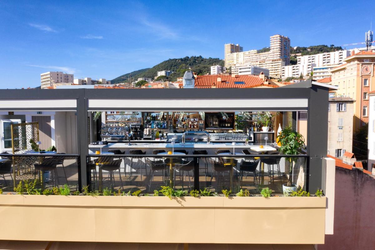 Balcon ou terrasse dans l'établissement Hôtel Fesch & Spa