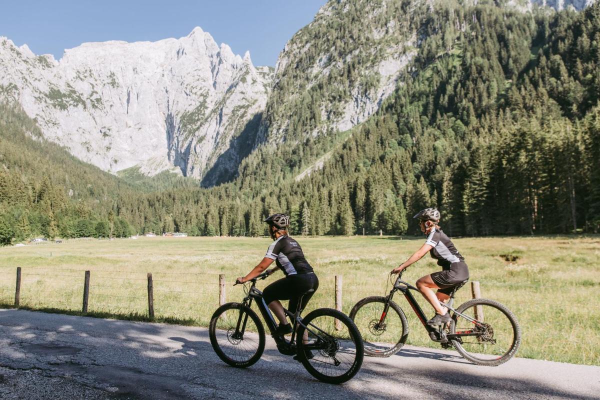 Radfahren an der Unterkunft Kempinski Hotel Berchtesgaden oder in der Nähe