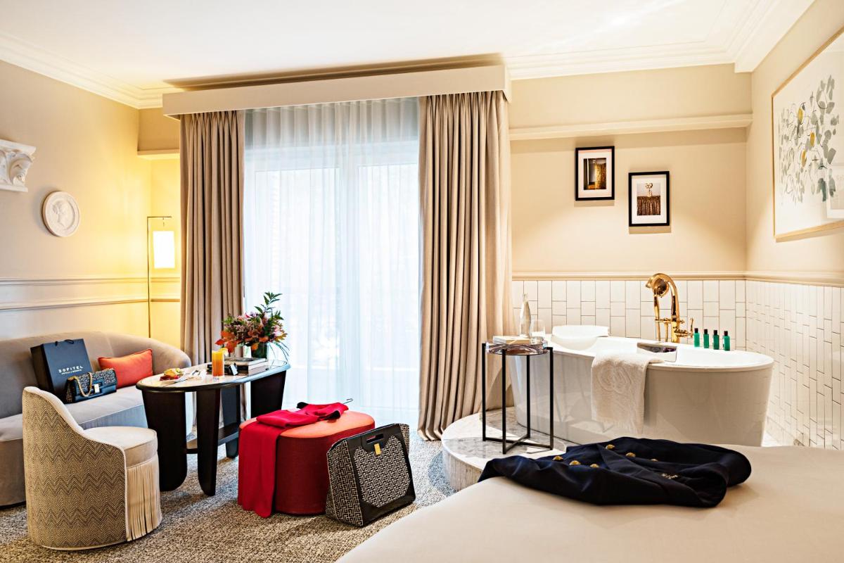 Coin salon dans l'établissement Sofitel Le Scribe Paris Opera