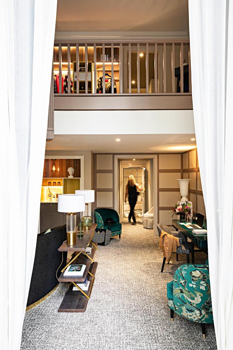 Coin salon dans l'établissement Sofitel Le Scribe Paris Opera