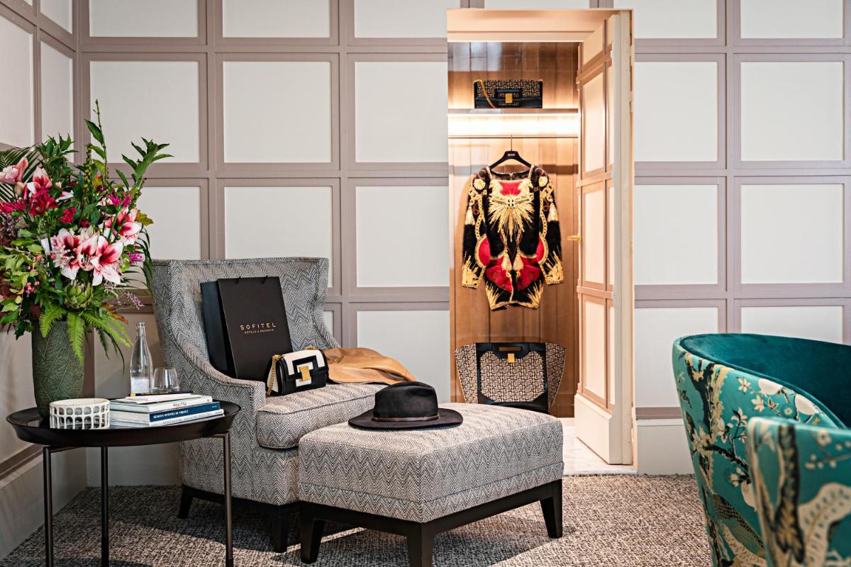 Coin salon dans l'établissement Sofitel Le Scribe Paris Opera