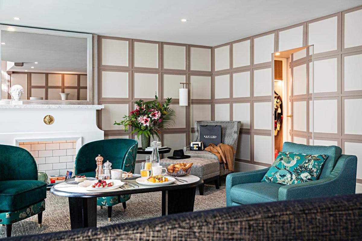 Coin salon dans l'établissement Sofitel Le Scribe Paris Opera
