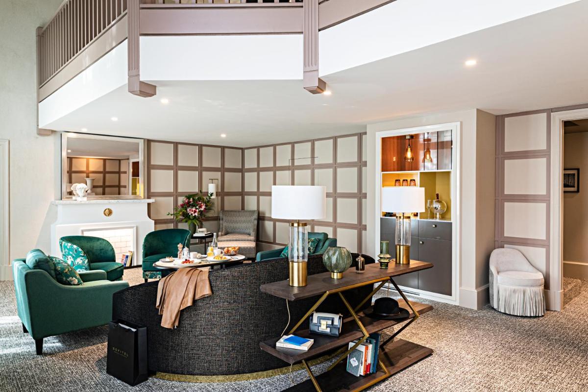 Coin salon dans l'établissement Sofitel Le Scribe Paris Opera