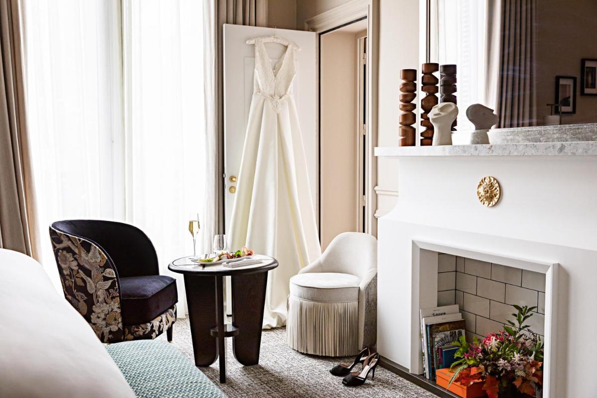 Coin salon dans l'établissement Sofitel Le Scribe Paris Opera
