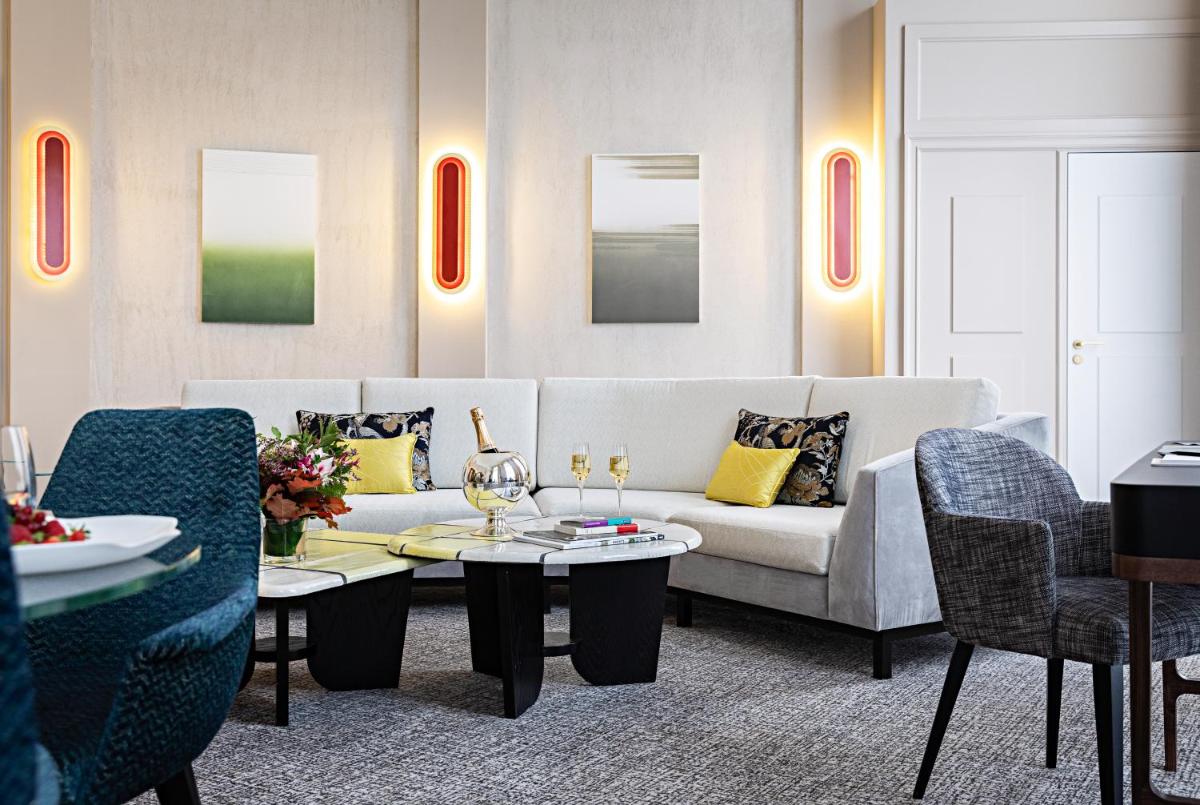 Coin salon dans l'établissement Sofitel Le Scribe Paris Opera