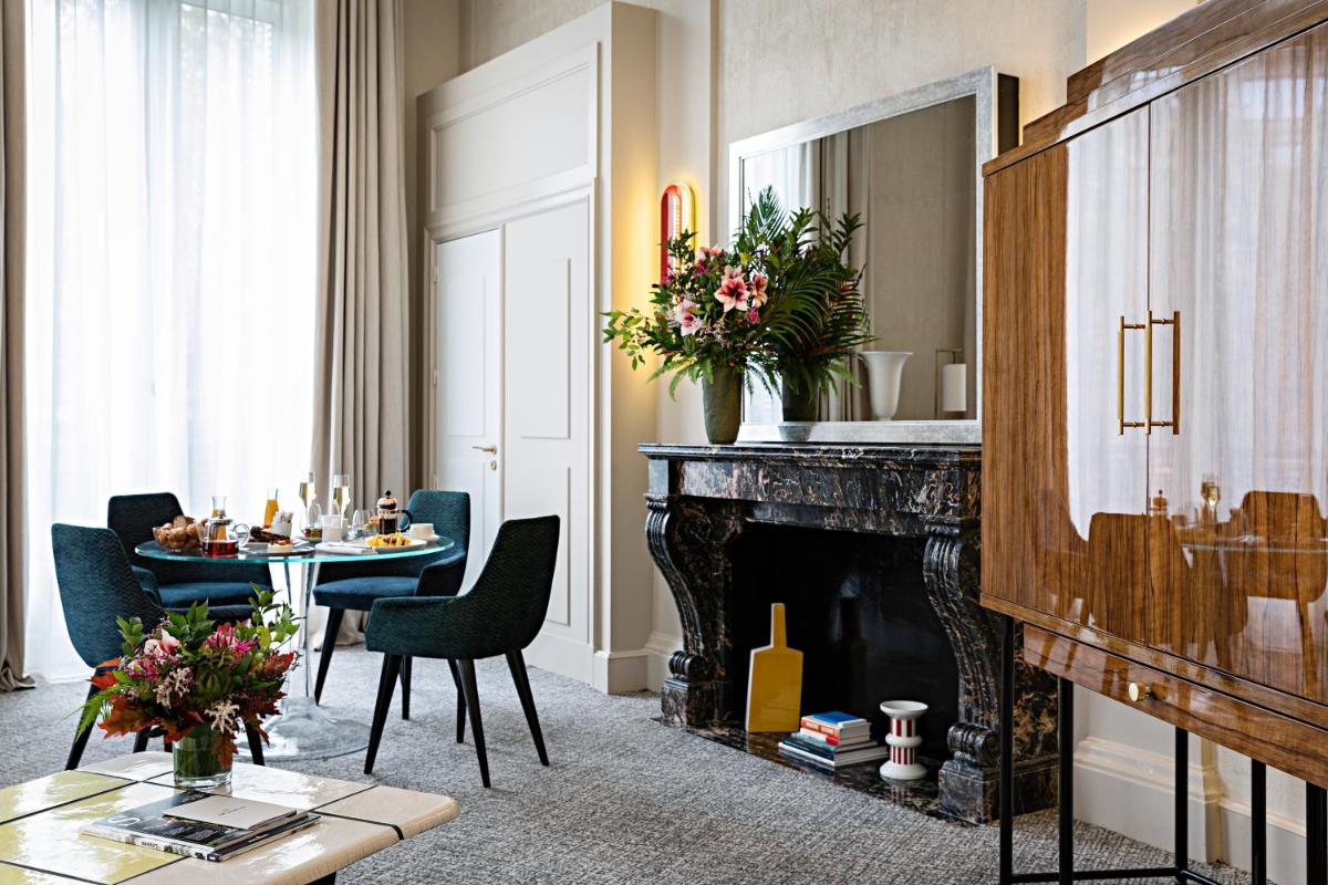 Coin salon dans l'établissement Sofitel Le Scribe Paris Opera