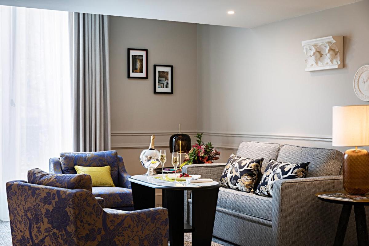 Coin salon dans l'établissement Sofitel Le Scribe Paris Opera