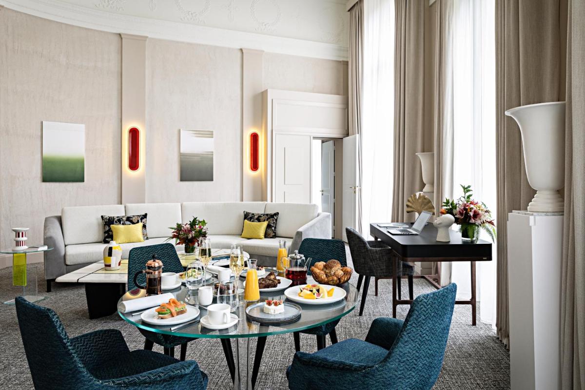 Coin salon dans l'établissement Sofitel Le Scribe Paris Opera