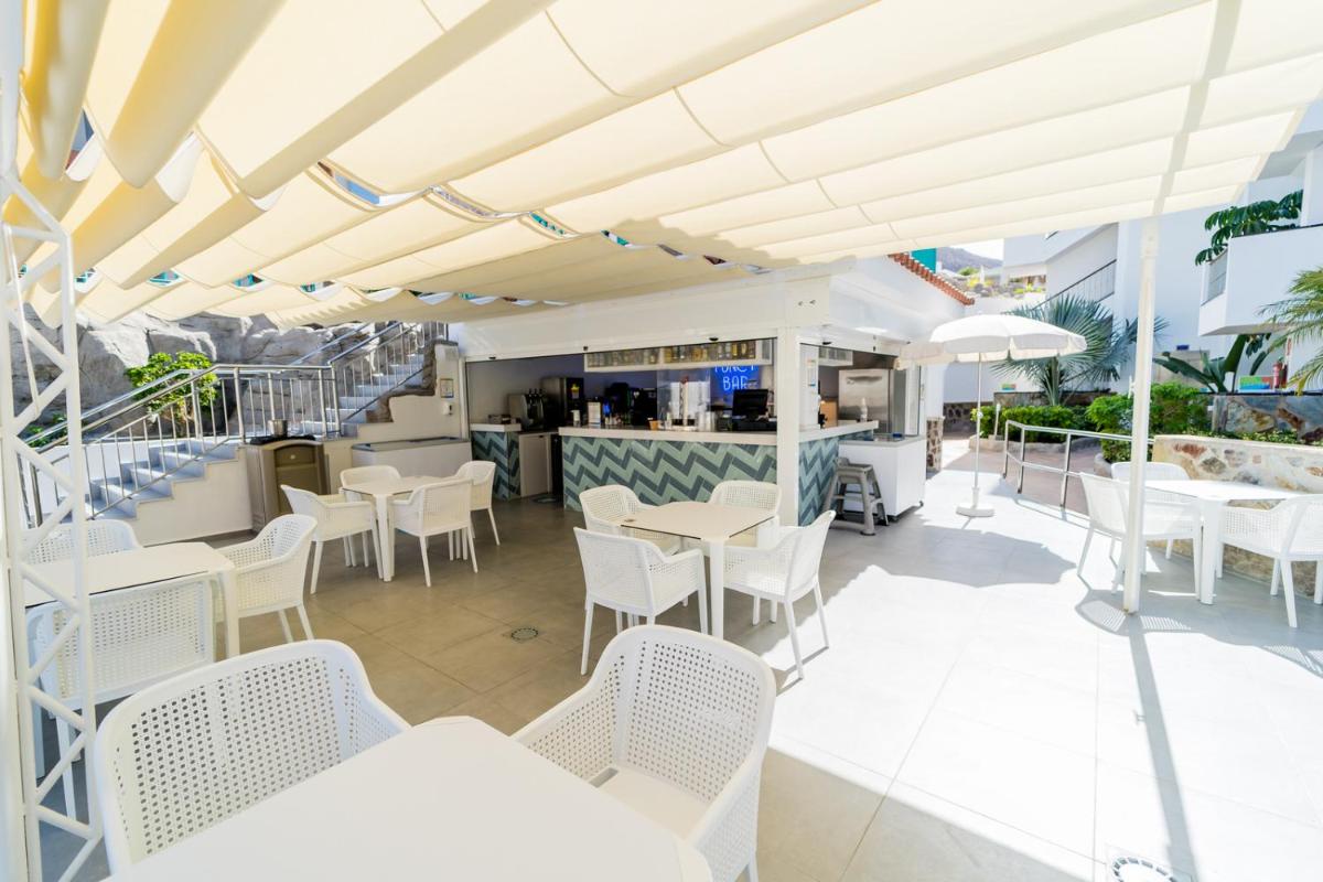 Un restaurante o sitio para comer en Paradise Park Fun Lifestyle Hotel