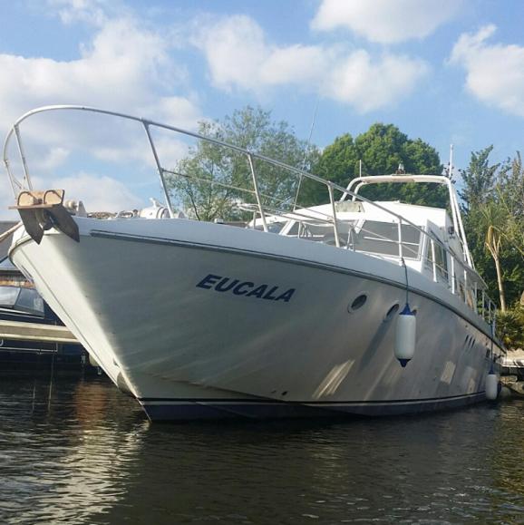 Eucala motor yacht - Housity