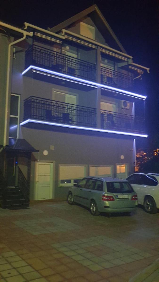 Apartments Kamenjar - Housity