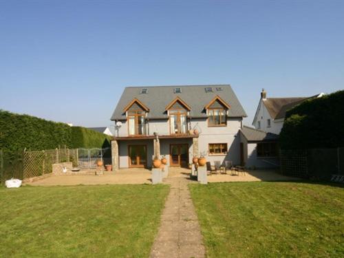 Bryngower House - Housity