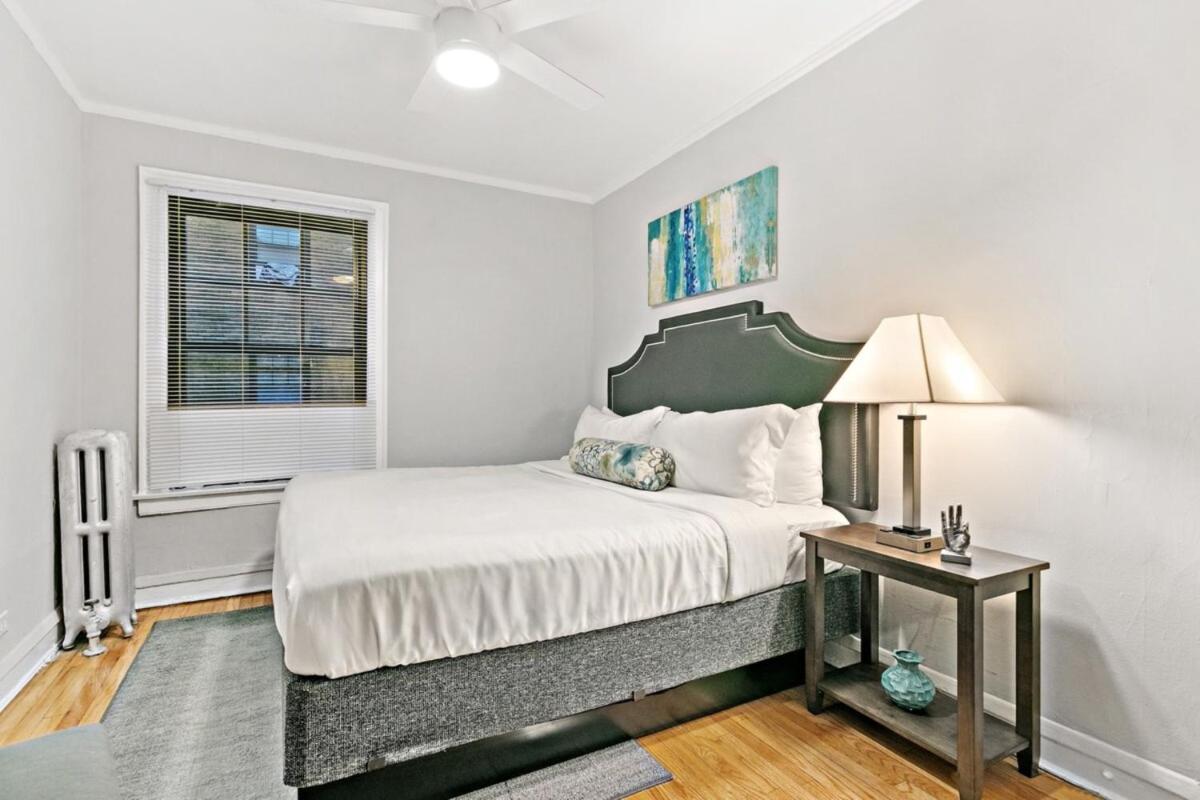 1BR Modern Lakeview Apt close to Dining - Oakdale 2S - Hizvo
