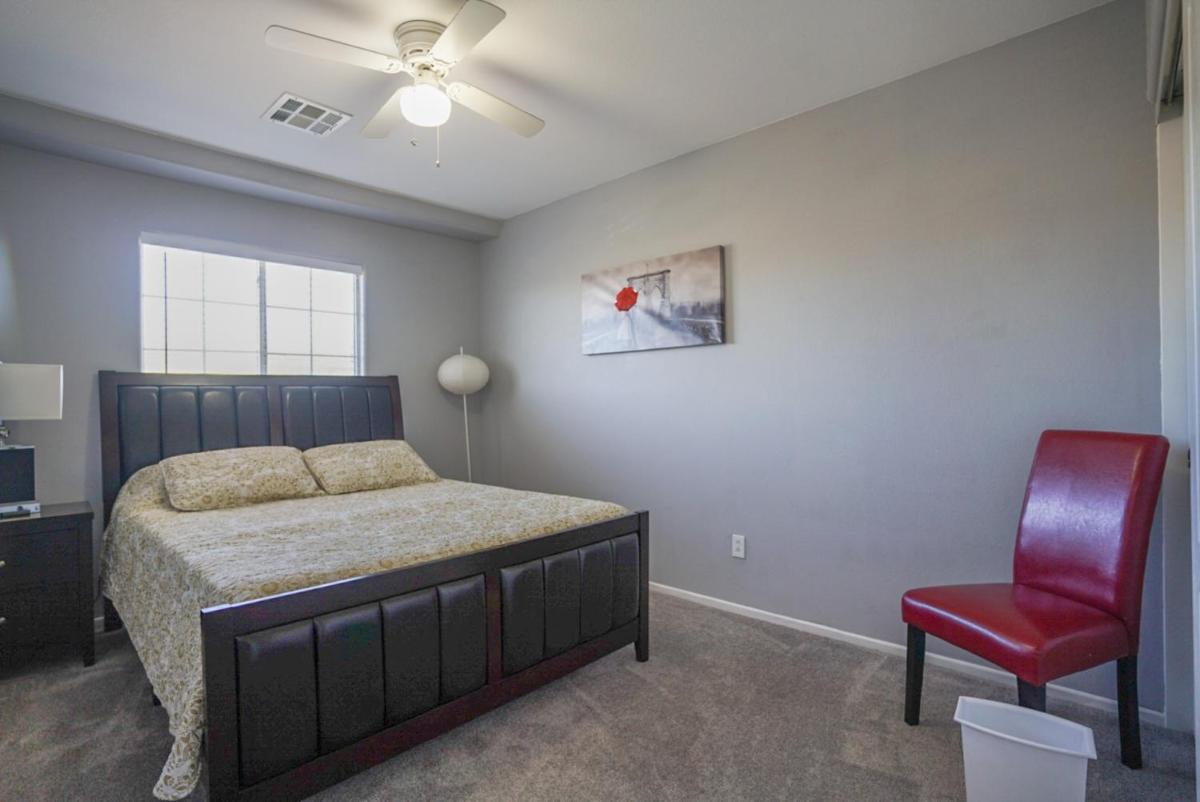 Ultra Modern Las Vegas Home 20min From The Strip - Housity