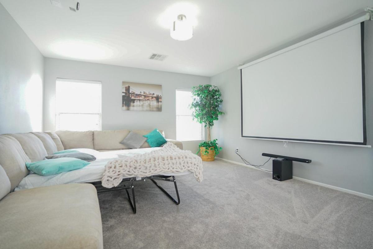Ultra Modern Las Vegas Home 20min From The Strip - Housity