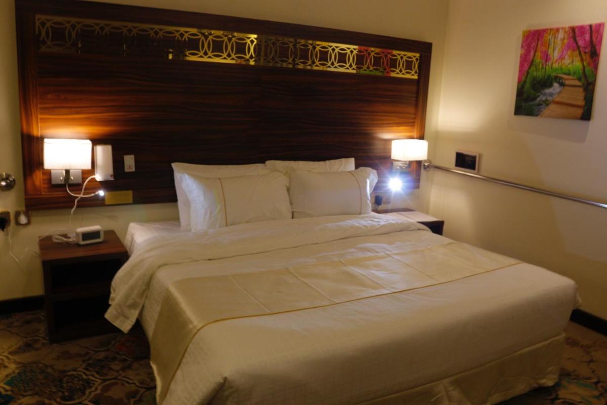 Suitetrails - Central Park Hotel Bisha
