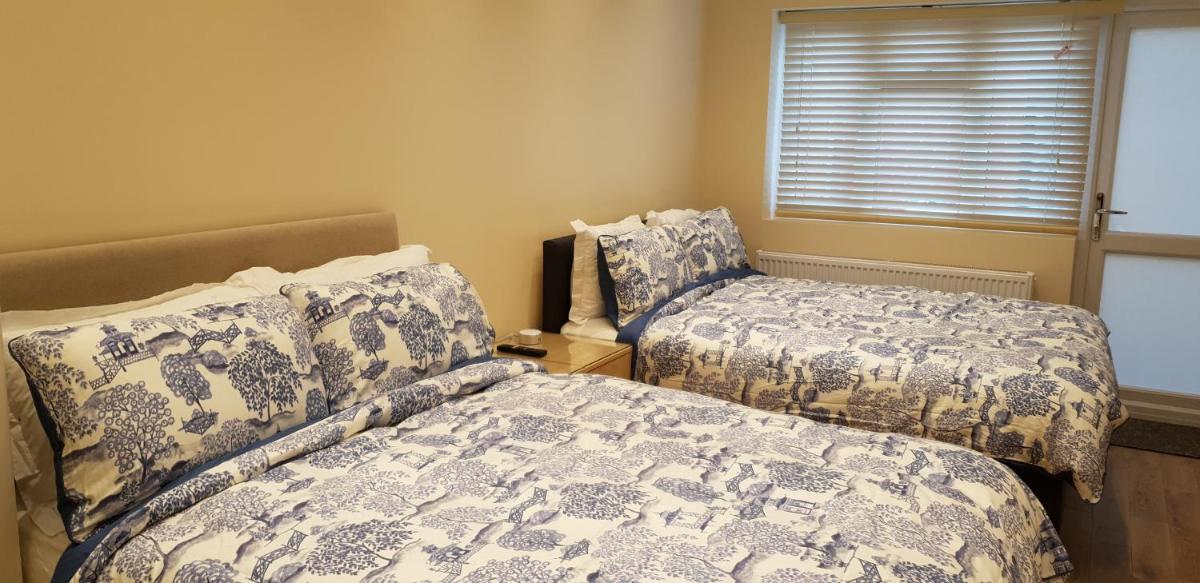 London Luxury Apartments 5 min walk from Ilford Station, with FREE PARKING FREE WIFI - Housity