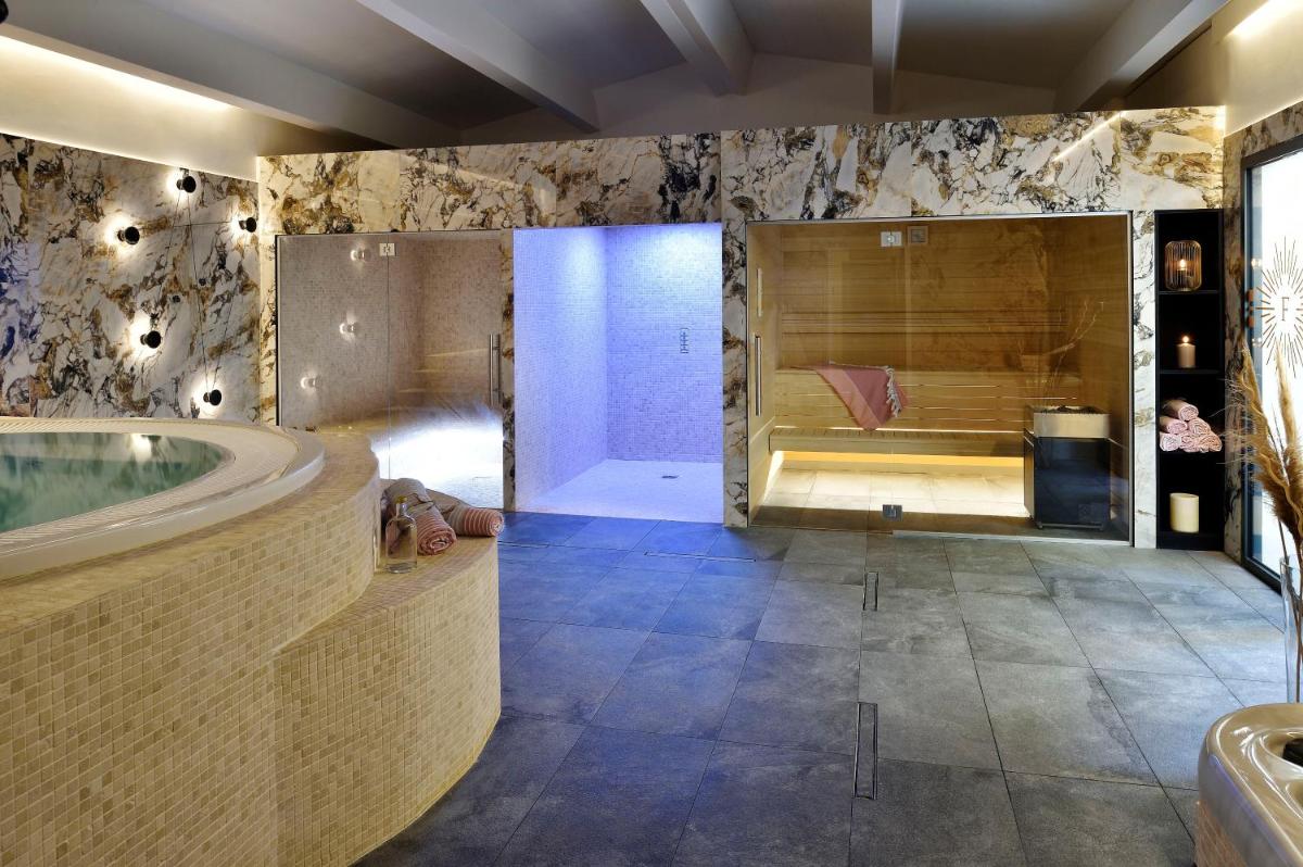 Salle de bains dans l'établissement Hôtel Fesch & Spa