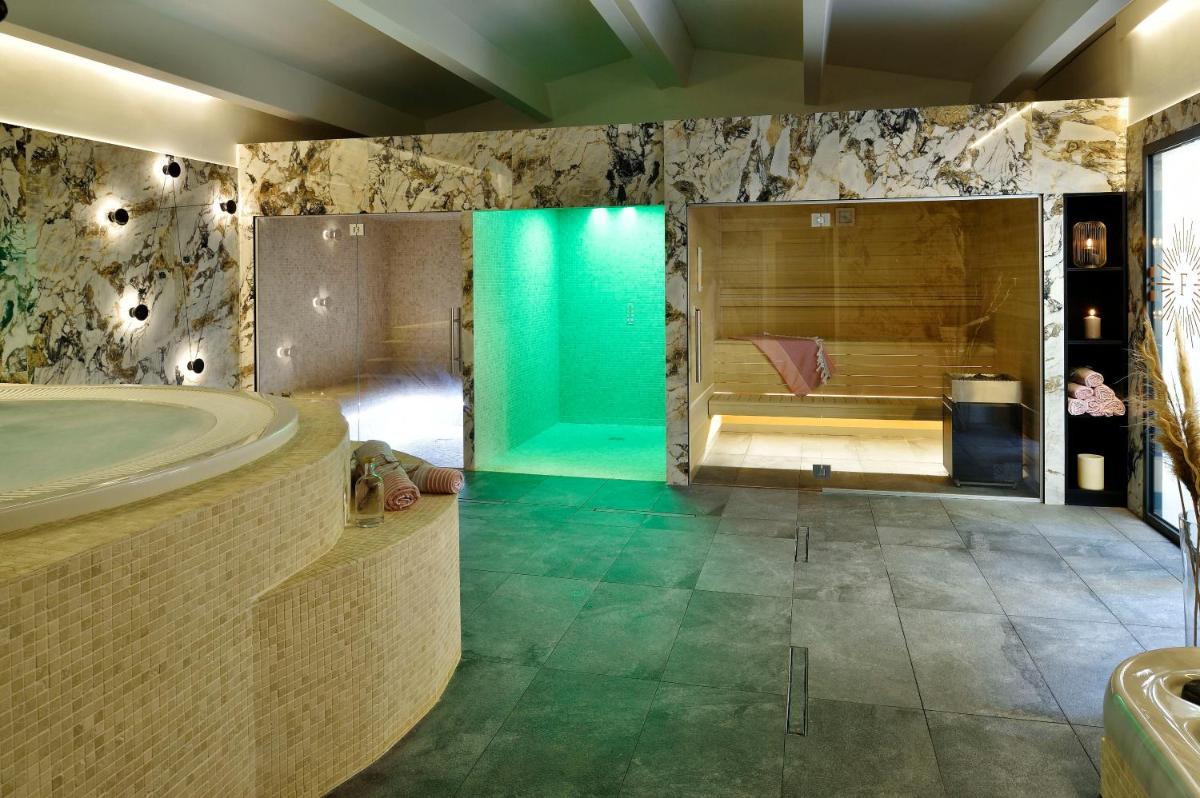 Salle de bains dans l'établissement Hôtel Fesch & Spa