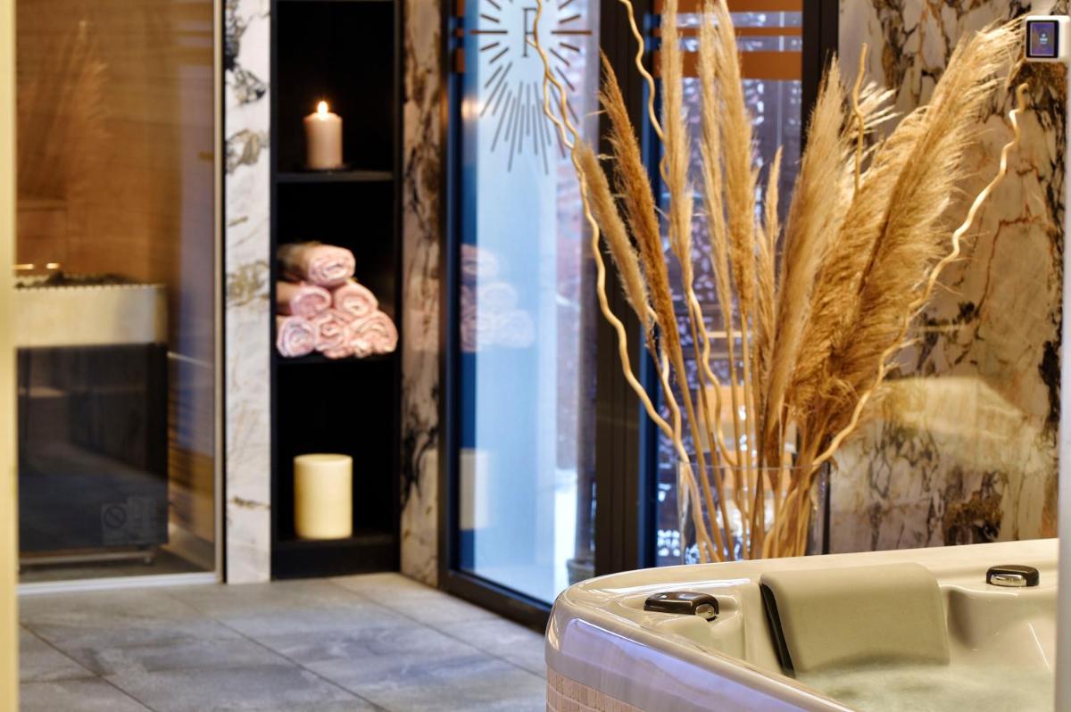 Salle de bains dans l'établissement Hôtel Fesch & Spa