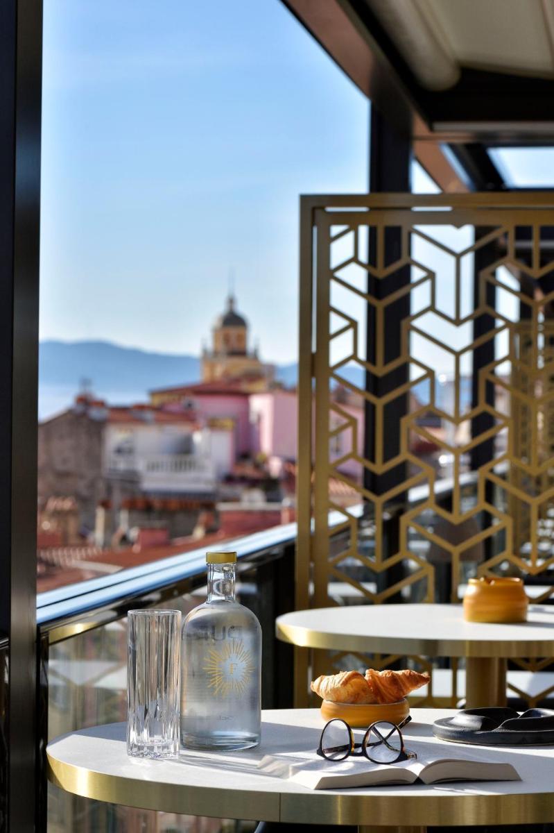 Vue générale sur la montagne ou vue sur la montagne depuis l'hôtel