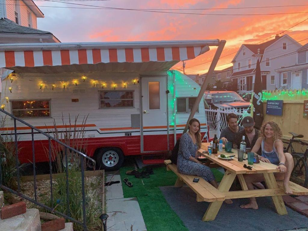 80s Surf Camper in Rockaway Beach - Housity