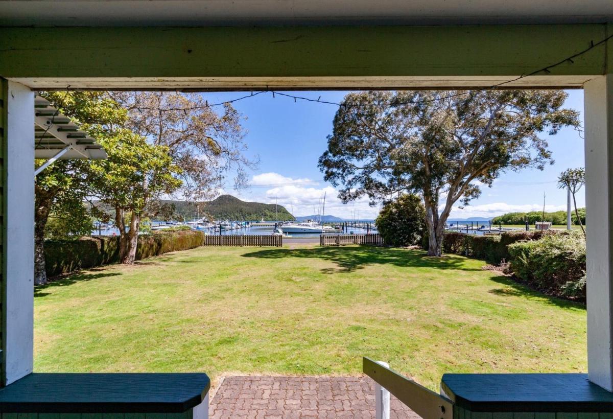 Marina Views - Motuoapa Bach - Housity