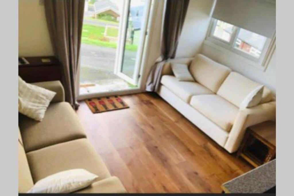 Chalet 12 - Clarach Bay Holiday Village - Housity