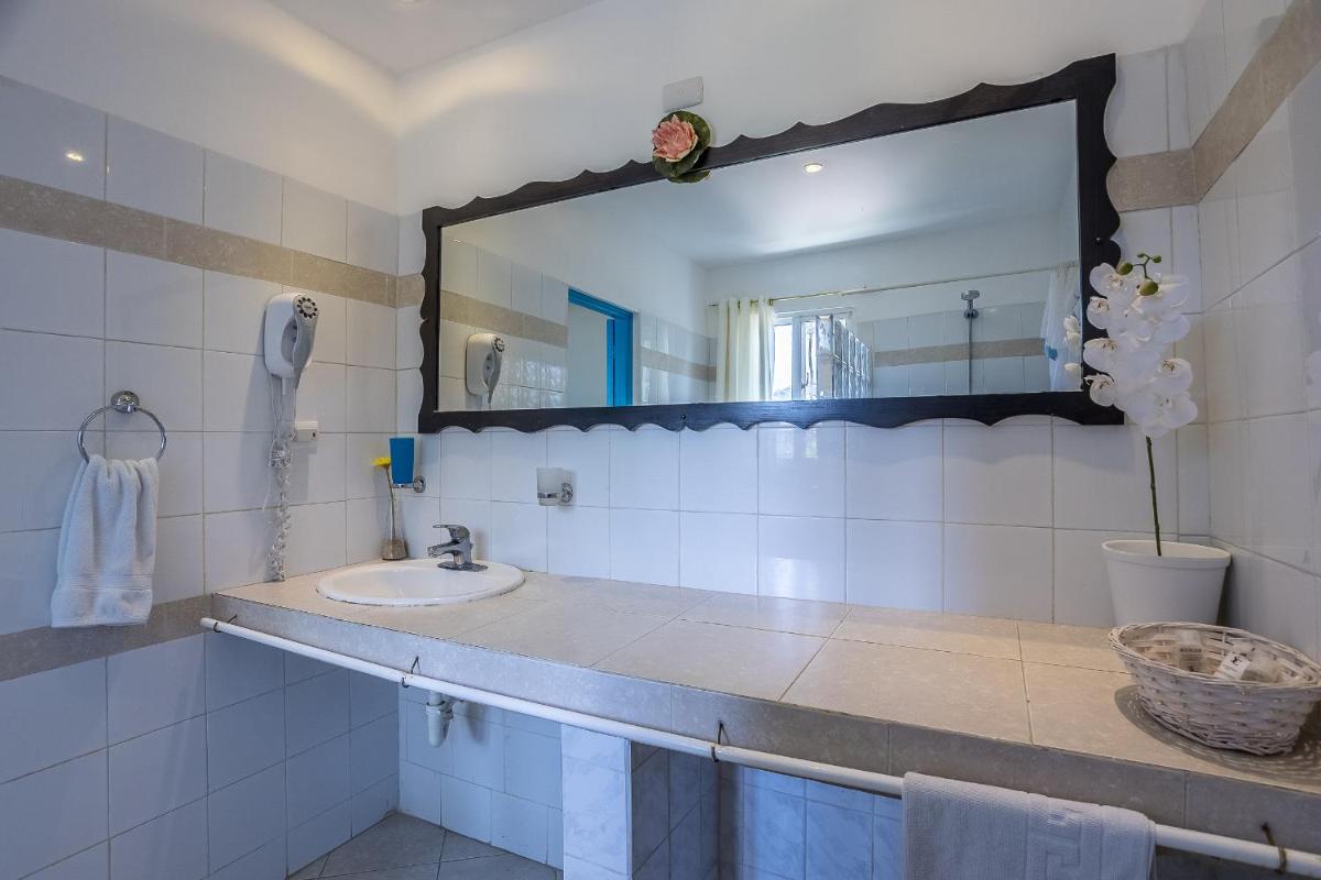 Costarena Beach Hotel - Housity