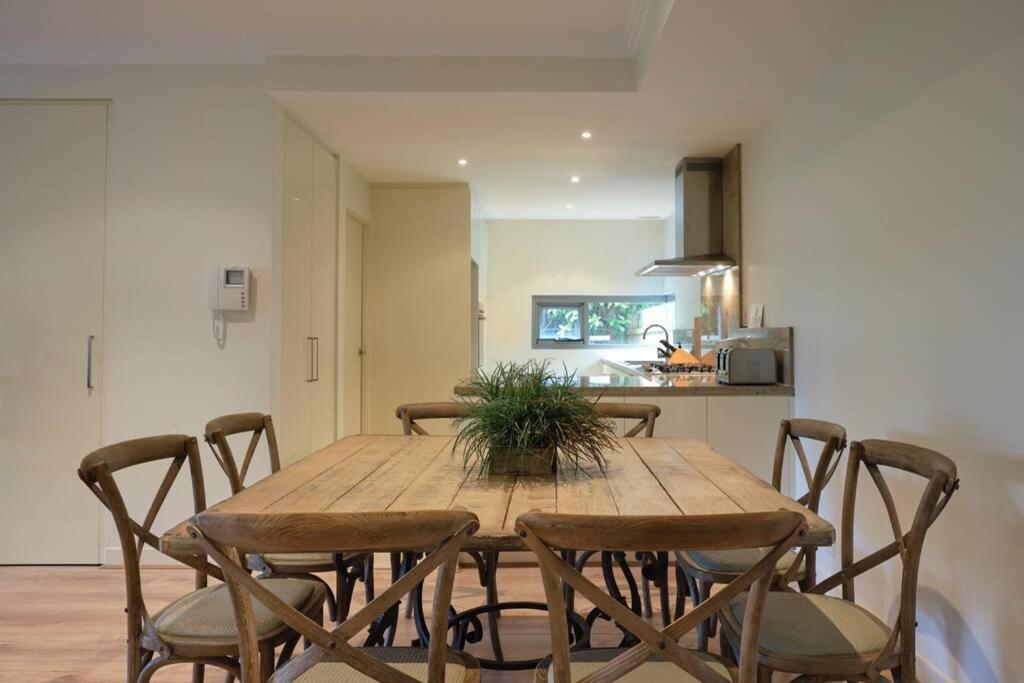 Premium 2 Bedroom Garden Apartment - Housity