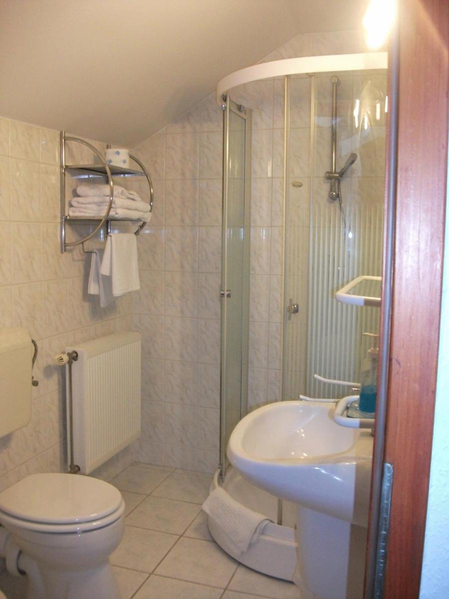 Ria Panzio - Housity