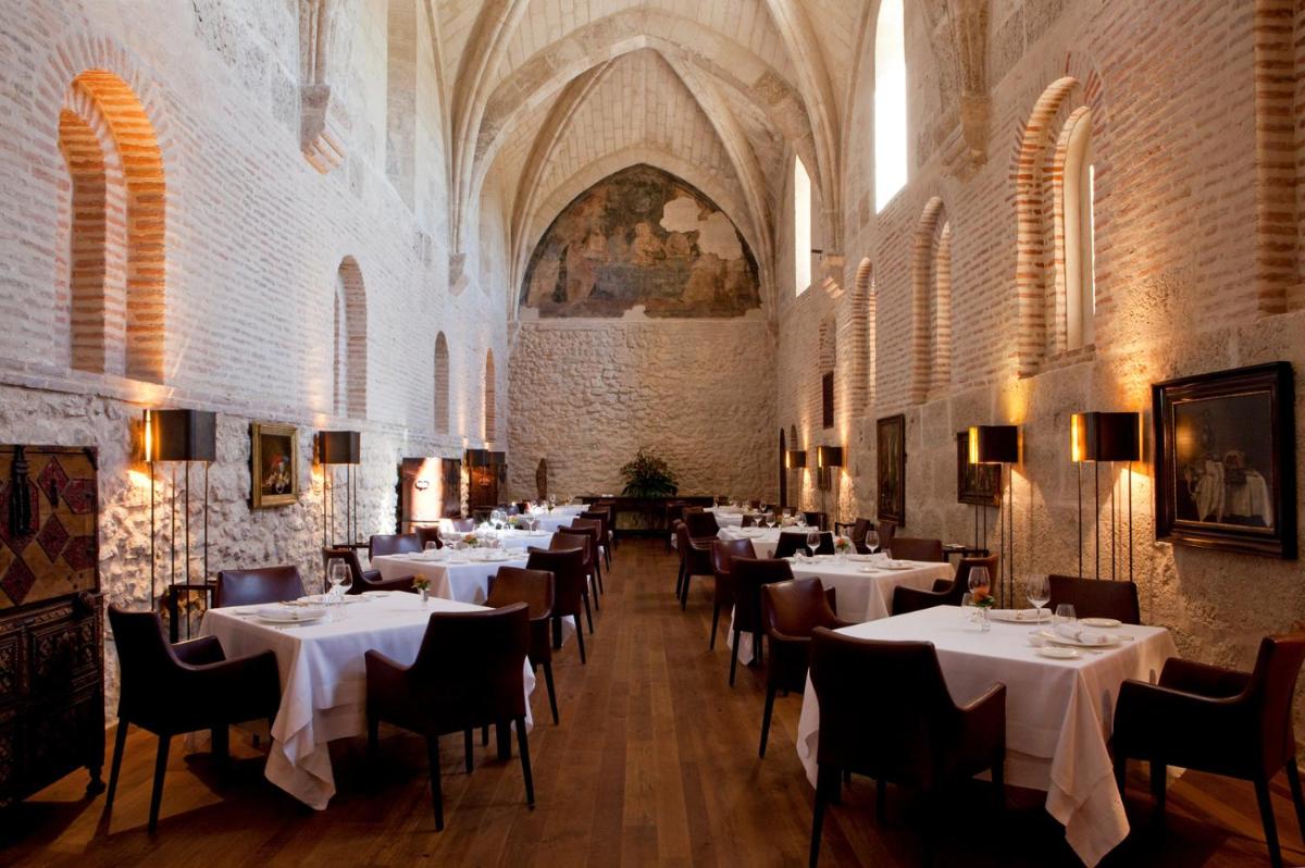 Un restaurante o sitio para comer en Abadia Retuerta LeDomaine