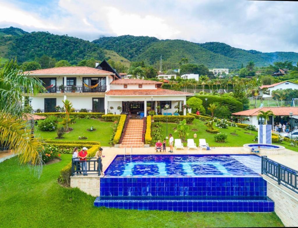 Finca Lago Calima with Excellent view - Housity