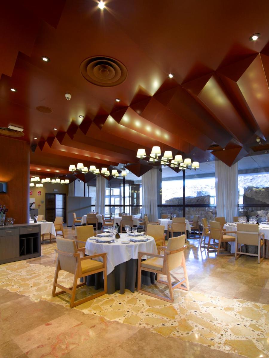 Un restaurante o sitio para comer en Parador de Lorca