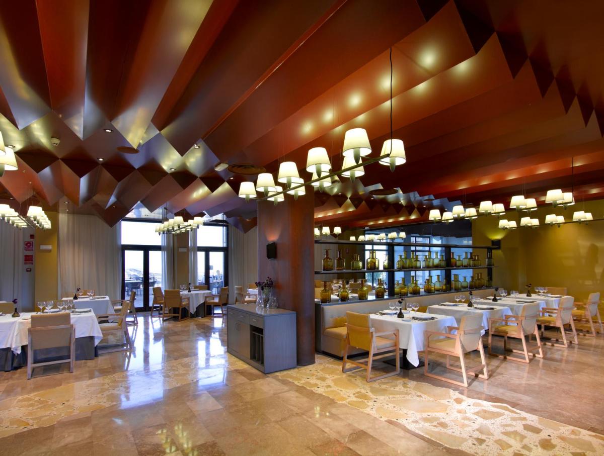 Un restaurante o sitio para comer en Parador de Lorca