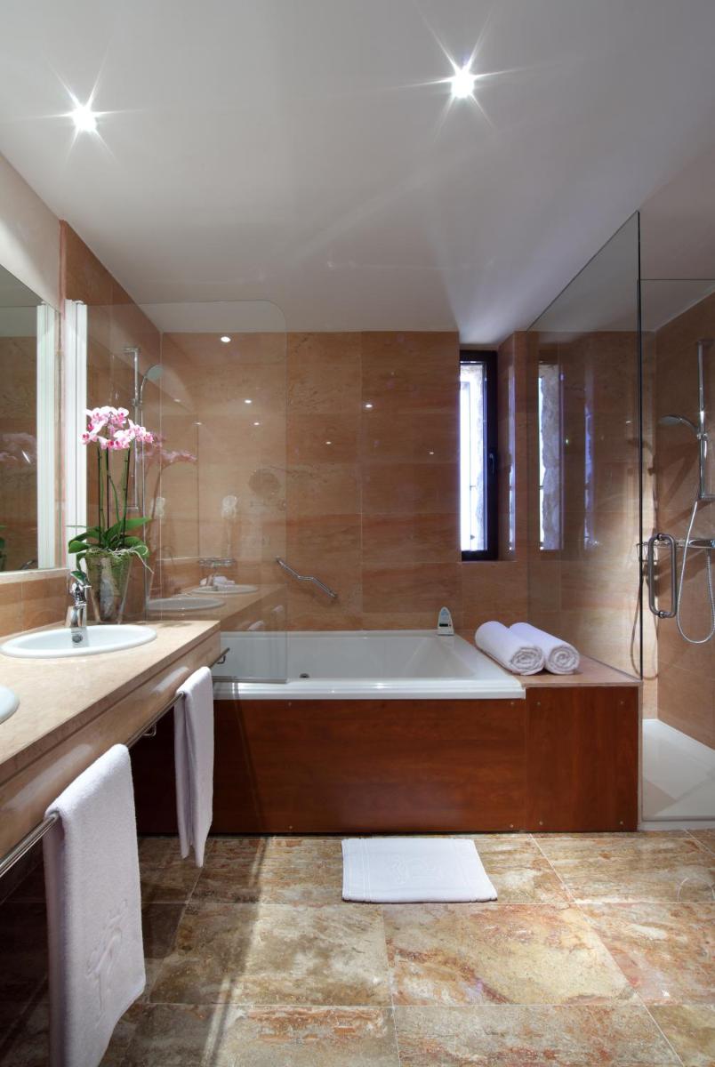 Un baño de Parador de Lorca