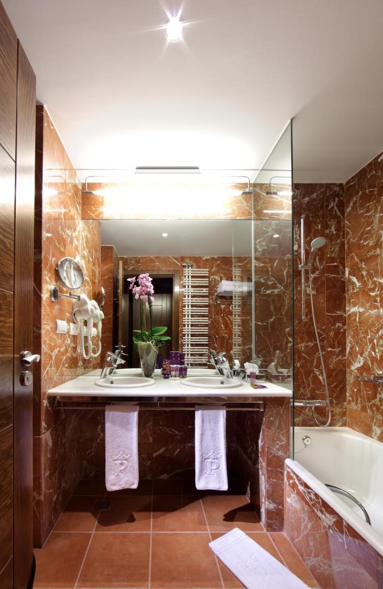 Un baño de Parador de Lorca