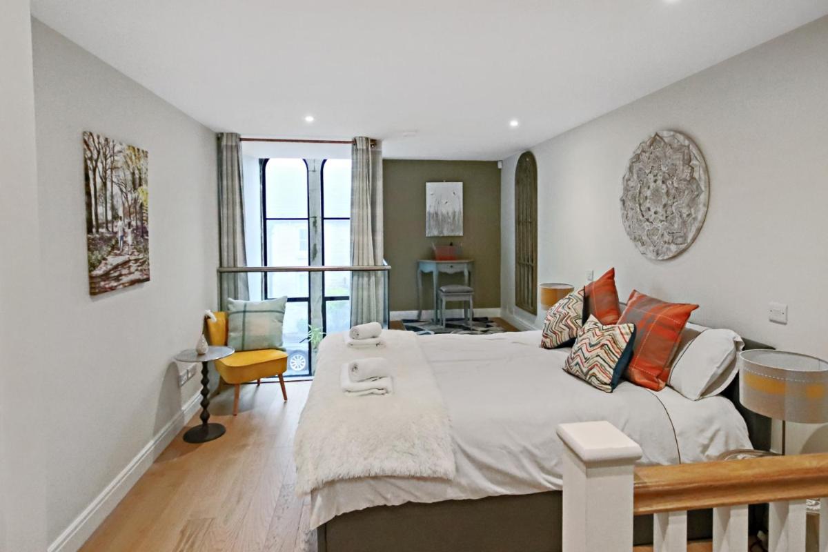 Church suite, Stow-on-the-Wold, Sleeps 4, town location - Housity