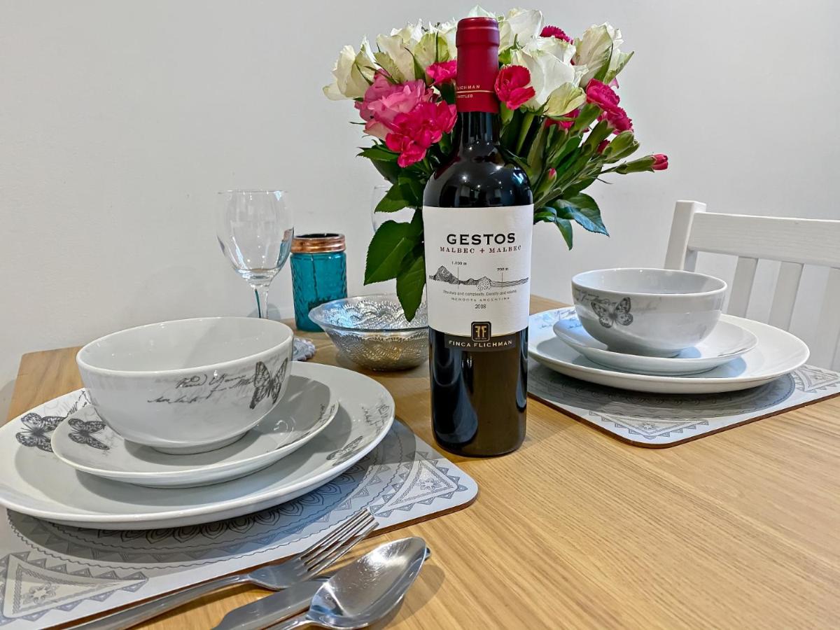 Church suite, Stow-on-the-Wold, Sleeps 4, town location - Housity