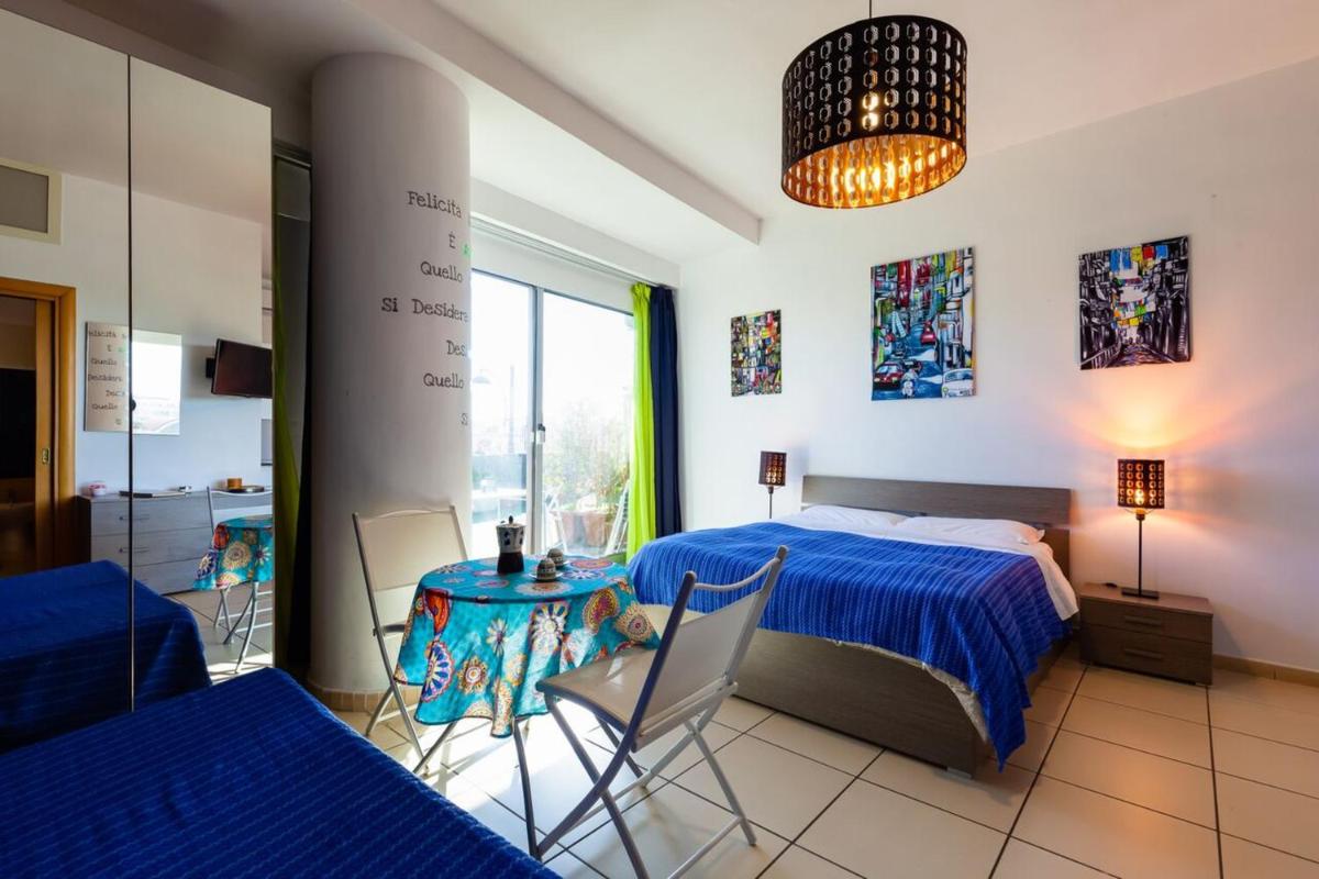Studio with sea view furnished terrace and wifi at Napoli 3 km away from the beach - Housity