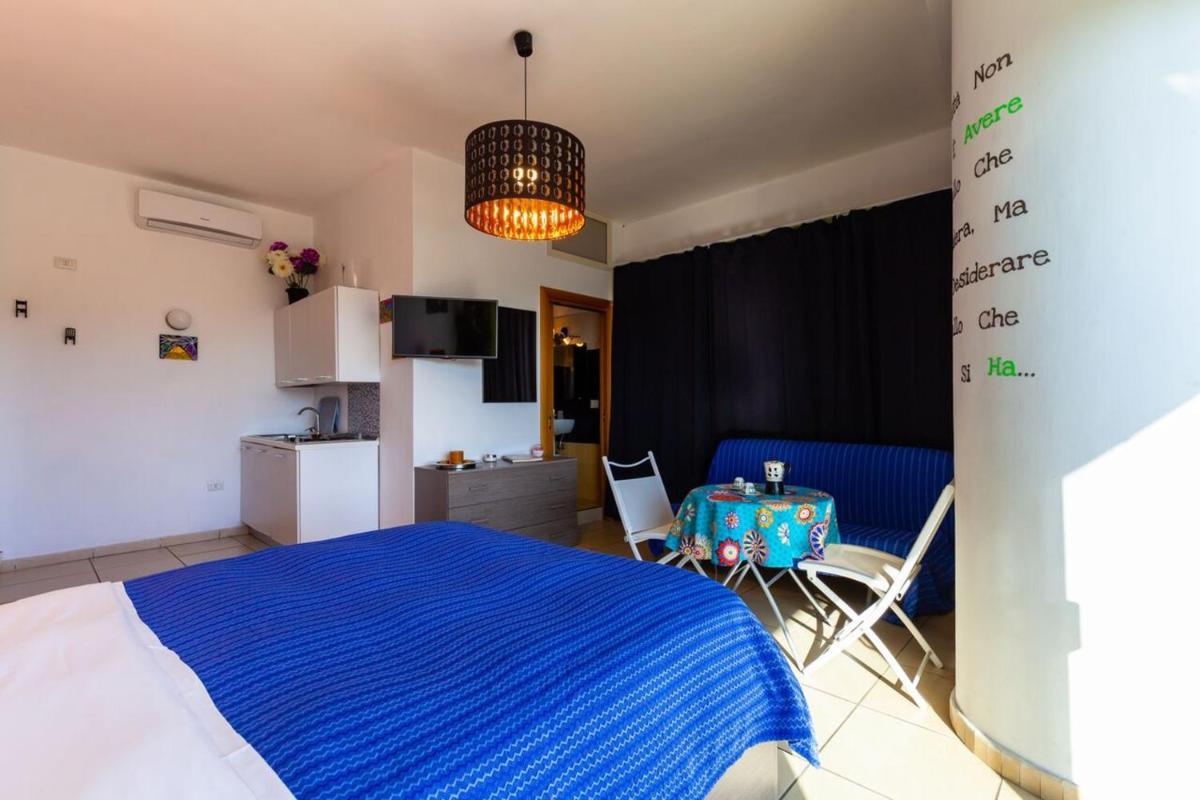 Studio with sea view furnished terrace and wifi at Napoli 3 km away from the beach - Housity