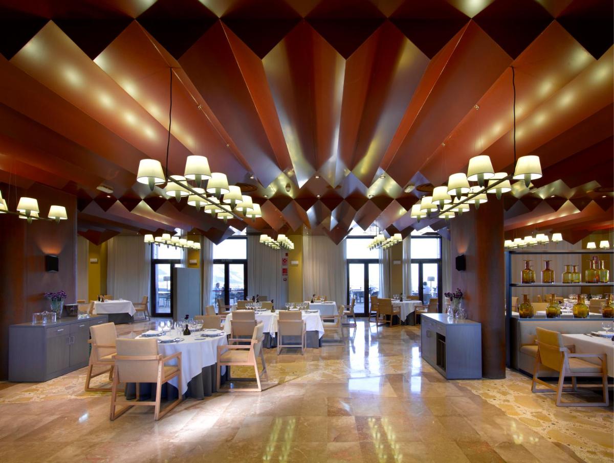 Un restaurante o sitio para comer en Parador de Lorca