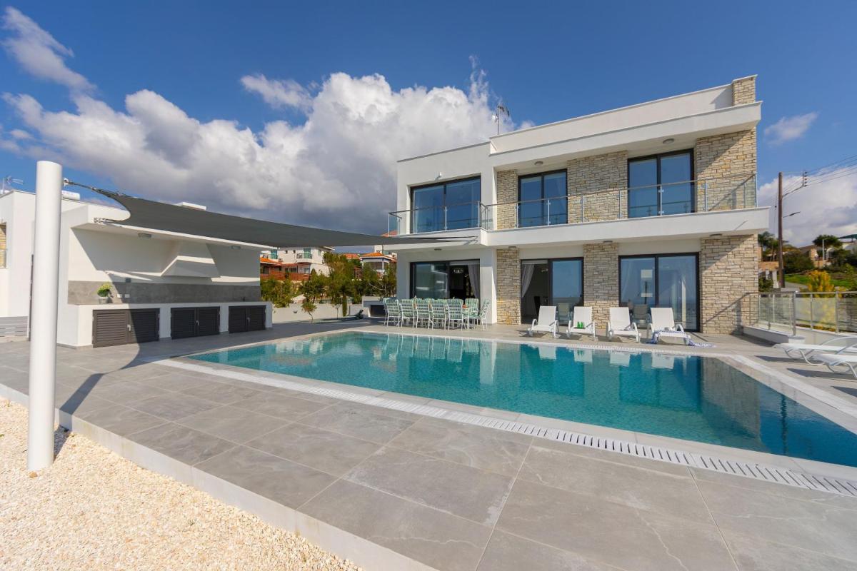 Villa Andromeda, Sea Caves - Housity
