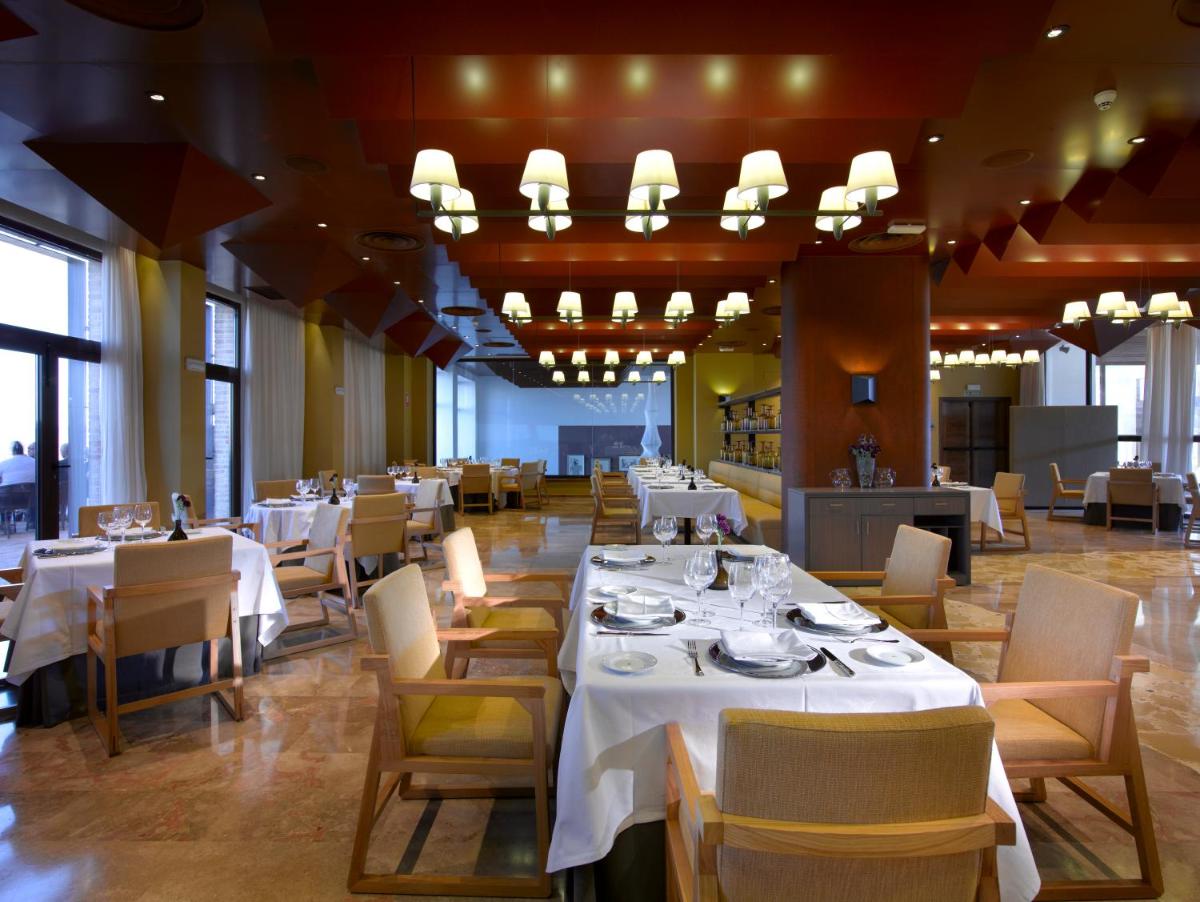 Un restaurante o sitio para comer en Parador de Lorca