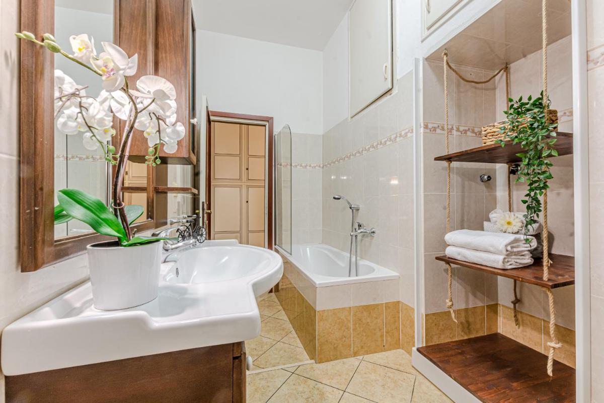 Frank's and Art Love Apartments - Housity