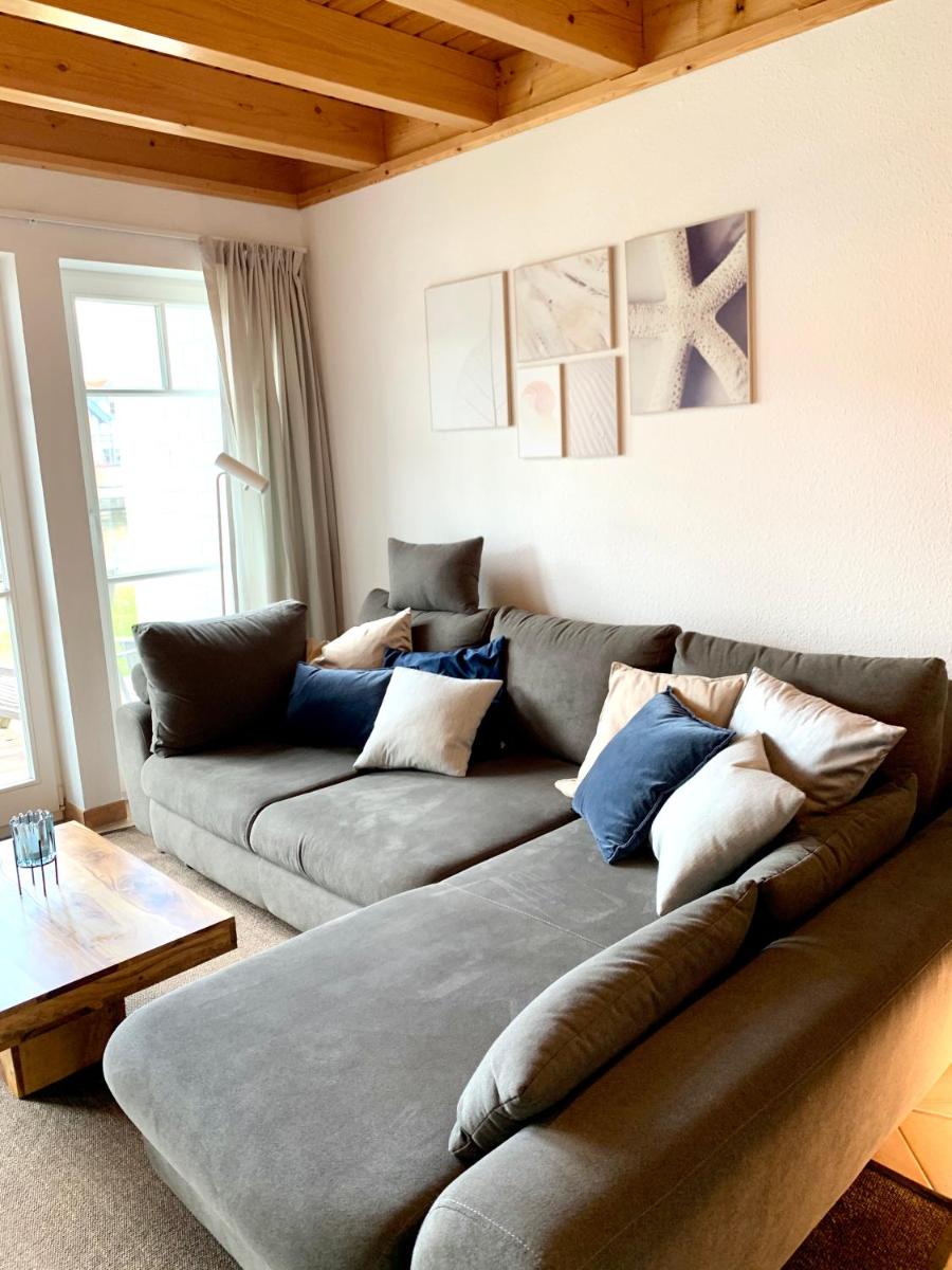 Ferienhaus mit Bootssteg am See in Rheinsberg - Housity